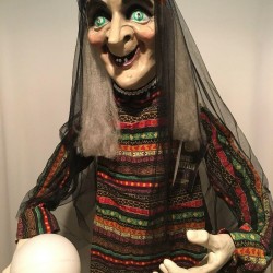 5' Tall Animatronic Standing Fortune Telling Witch w/ Sound & Lights Prop Gypsy