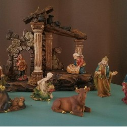 MAGNIFICENT DETAILS CHRISTMAS NATIVITY SET CHECHE MANGER BABY JESUS MUST SEE