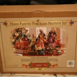 Grandeur Noel 2003 Handpainted Porcelain Nativity Set