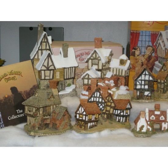 David Winter Cottages  18 Piece + Wall Hanging & Collectors Book Used