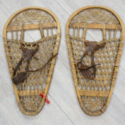 Authentic Vintage Pair of Used Snowshoes (47-90-G3460) Y8U