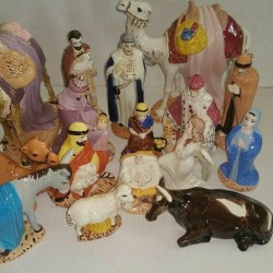 Set of 18 pieces Christmas Manger Figurines Excellent condition