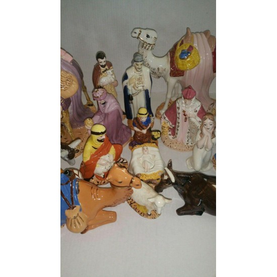 Set of 18 pieces Christmas Manger Figurines Excellent condition