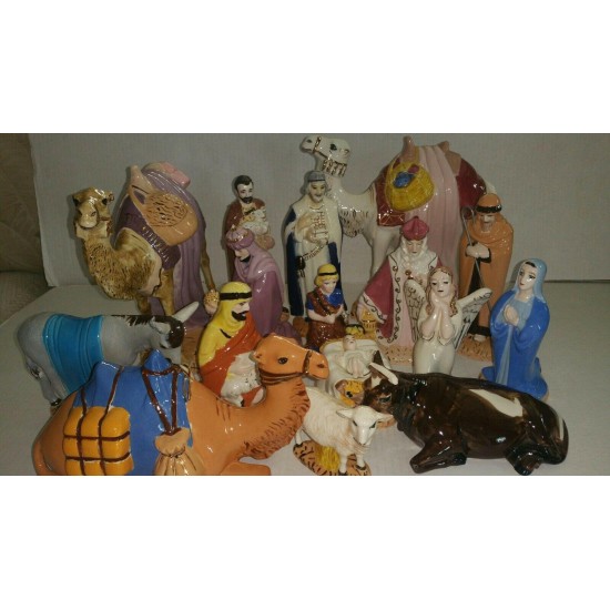 Set of 18 pieces Christmas Manger Figurines Excellent condition