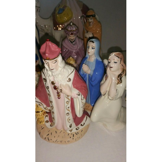 Set of 18 pieces Christmas Manger Figurines Excellent condition