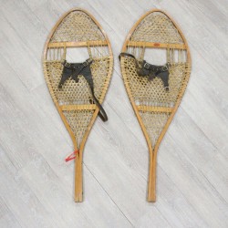 Authentic Vintage Pair of Used Snowshoes (47-90-G3399) Y8U