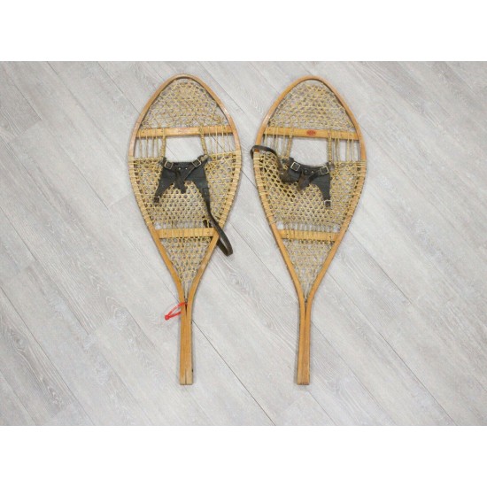 Authentic Vintage Pair of Used Snowshoes (47-90-G3399) Y8U