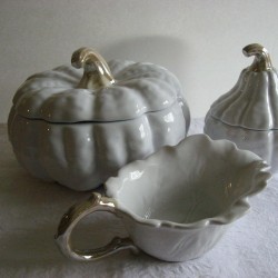 Williams Sonoma Thanksgiving Figural Tureen, 4 Squash Bowls & Gravy Boat