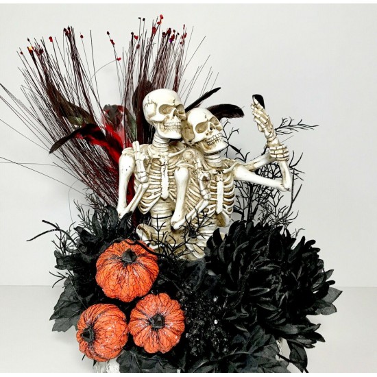 SELFIE SKELETON COUPLE HALLOWEEN CENTERPIECE SPOOKY DECORATION ARRANGEMENT NEW