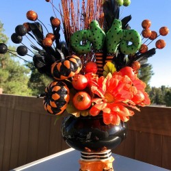 FANCY HALLOWEEN CENTERPIECE CAULDRON WITCH LEGS PUMPKIN TABLE DECOR