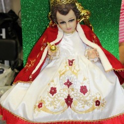 Niño Dios con Vestido Niño Dios De La Salud y Silla