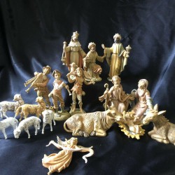 18 Piece Manger Made in Italy Plastic/Resin Christmas Decor Nativity Set Crèche