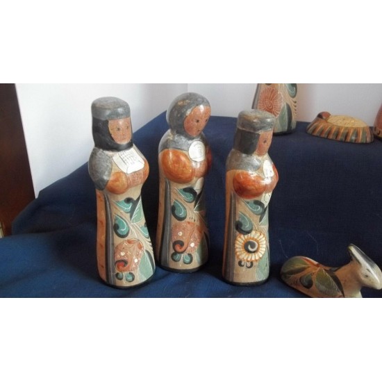 Mexico Hand Painted Pottery Nativity Set 11 Pieces Excellent Condition.