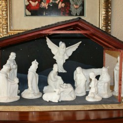 Brillant White Ceramic Nativity Set