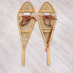 Authentic Vintage Pair of Used Snowshoes (47-90-G3458) Y8U